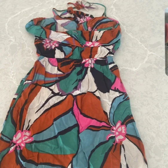 Halter style Roxy sundress - Picture 3 of 5